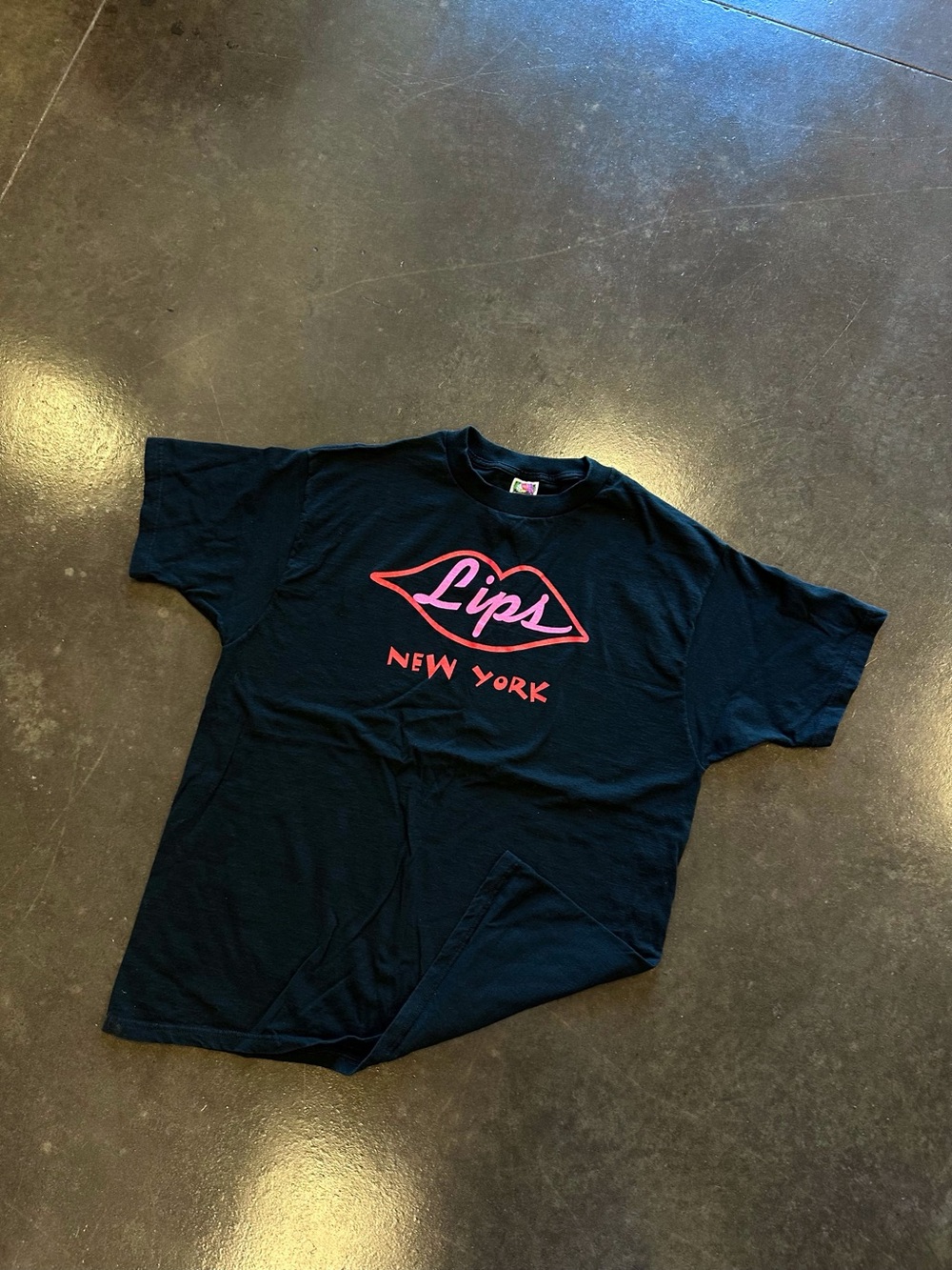 Vintage New York lips bar merch